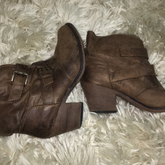 Brown heeled booties - Picture 1 of 6